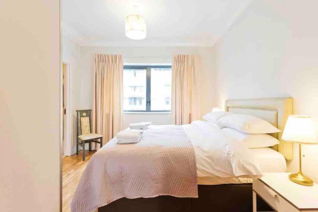 Luxury Two Bedroom Apt In Dublin Bagian luar foto