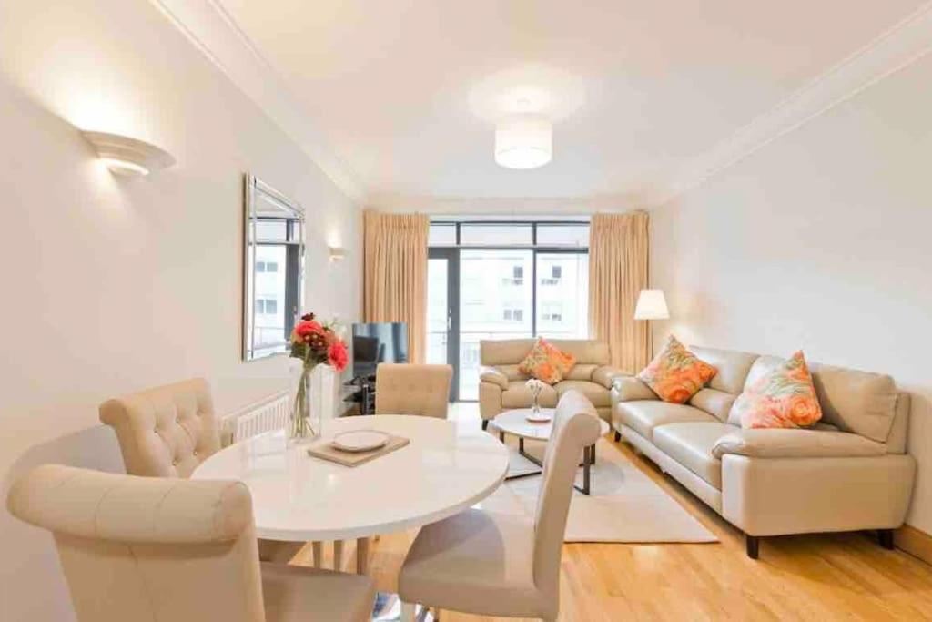 Luxury Two Bedroom Apt In Dublin Bagian luar foto